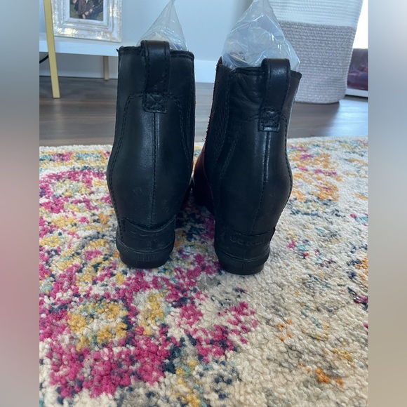 Sorel Wedges - Picture 2 of 3